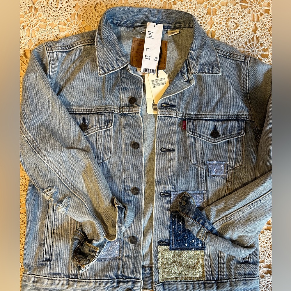 NWT Levi’s Patched Denim Jean Jacket S